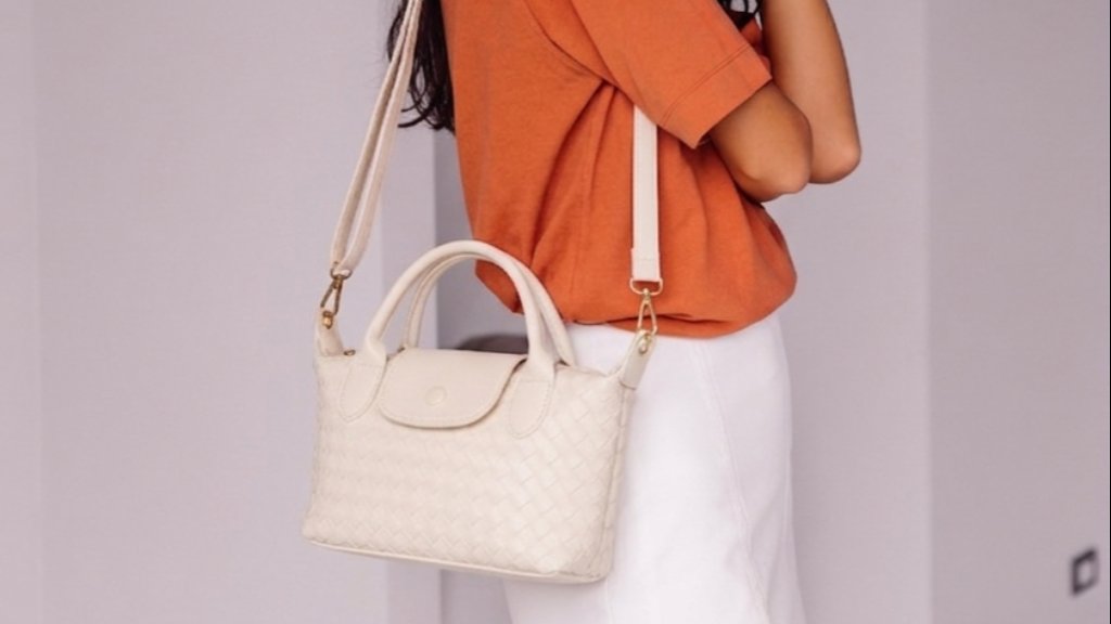The Difference Between a Sling Bag and a Crossbody Bag